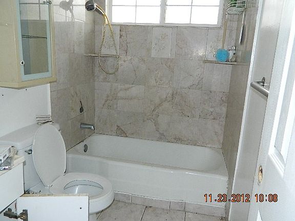5th image of 2913 W Borchard Ave