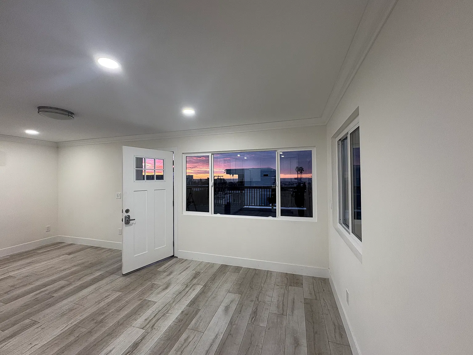 2 bed, 721 sqft, $4,200 — Photo 2