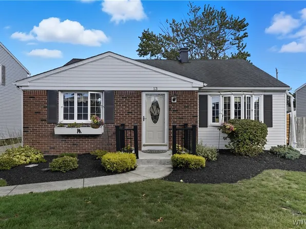 13 Panama Ln, Cheektowaga, NY 14225