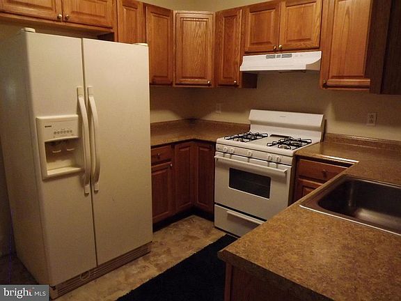 5th image of 812 N Lombard St