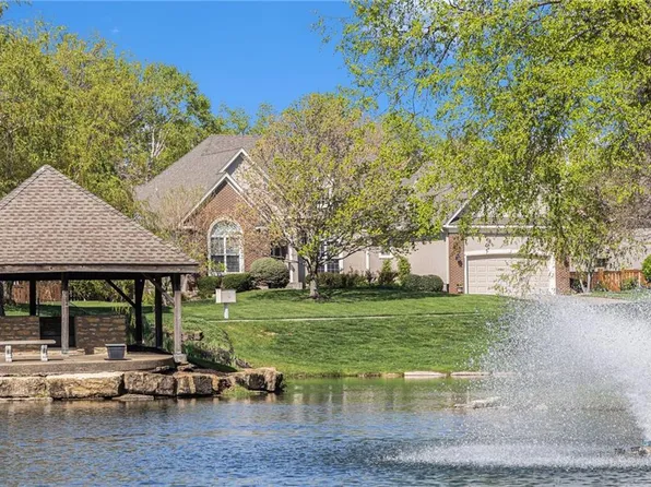 2645 W 137th Ter, Leawood, KS 66224