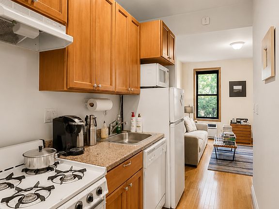 4th image of 325 E 88th St APT 8