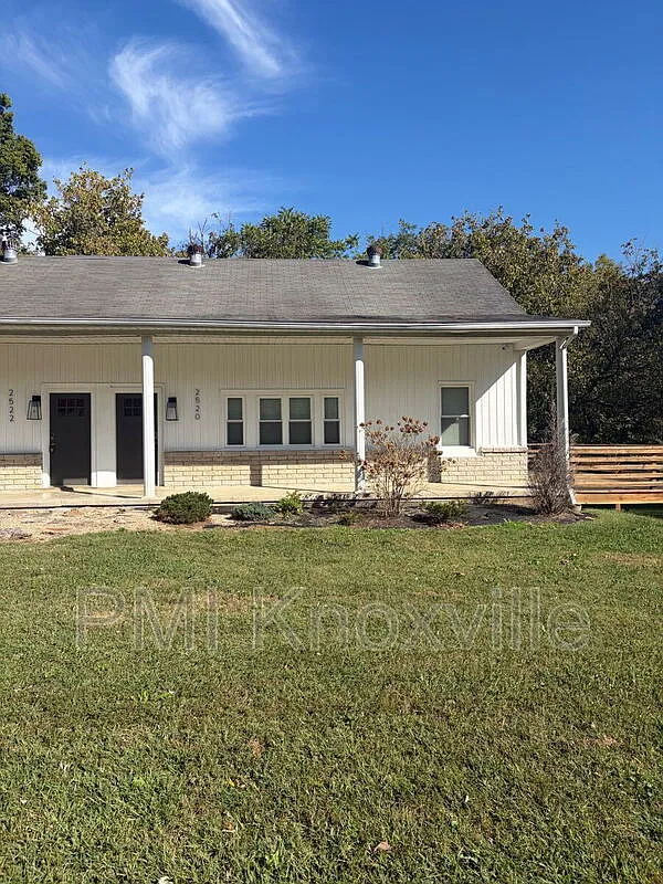 2 bed, 1.0 bath, 1200 sqft, $1,395 — Photo 2