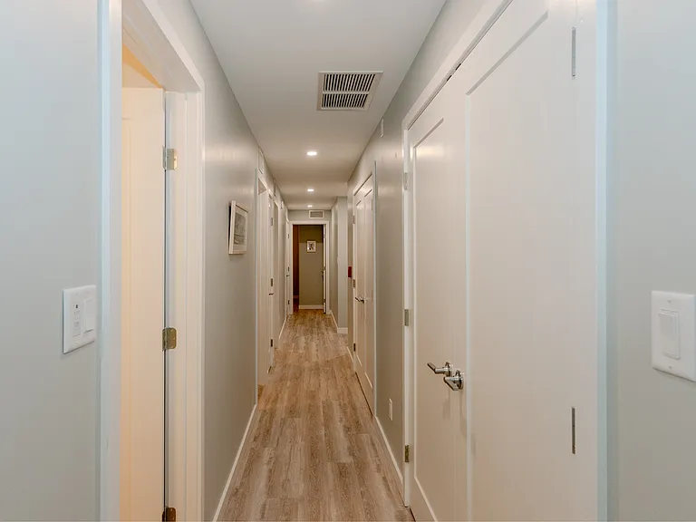 881 Grosvenor Ave — Photo 13
