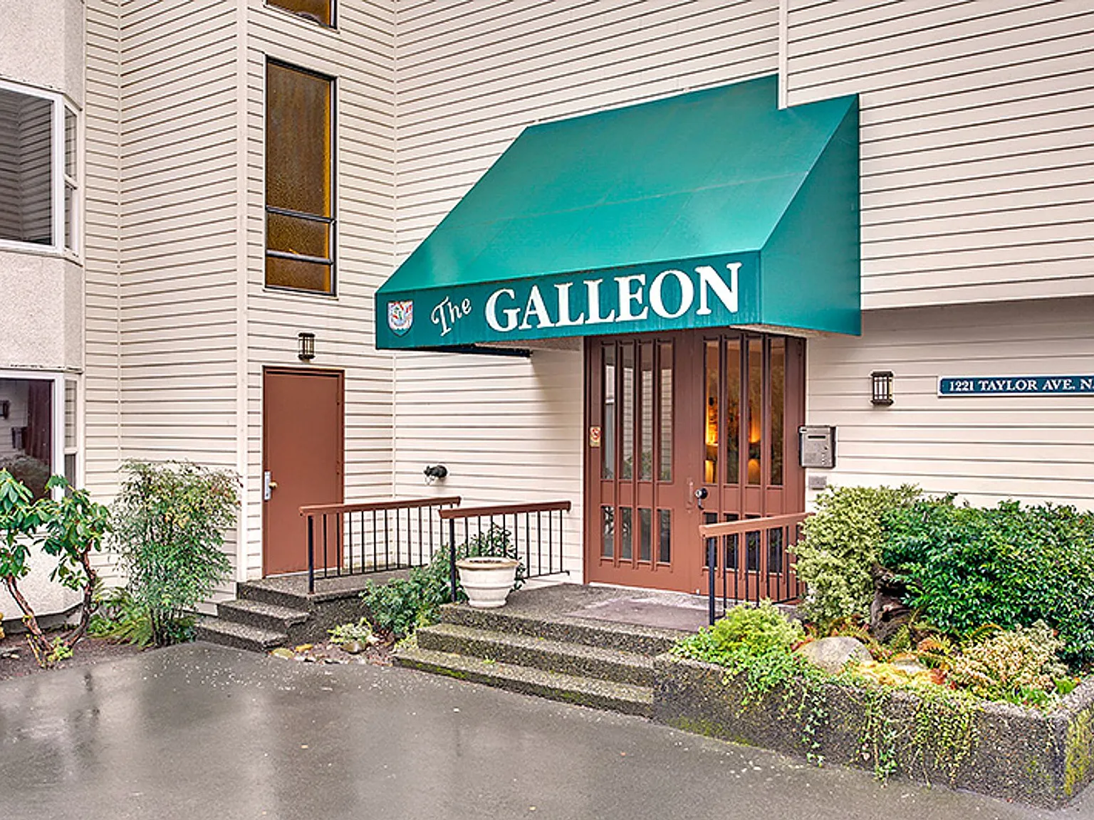 Galleon Apartments — Photo 1
