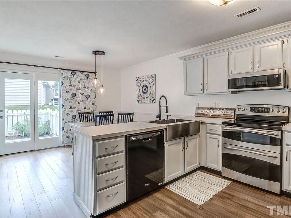 1st image of 2667 Hitchcock Dr