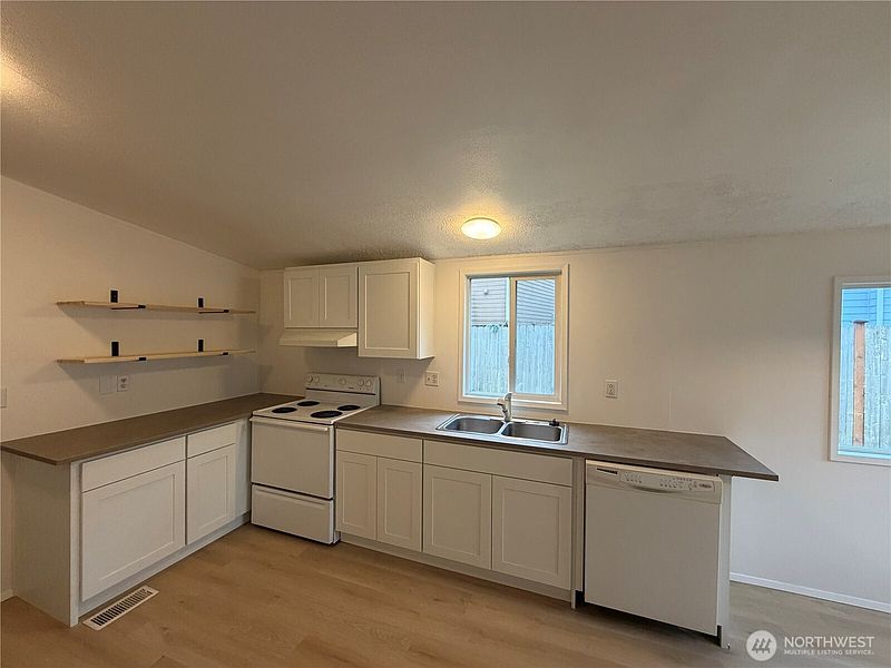 5th image of 11901 55th Avenue NE #21