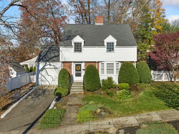 31 Sunset Rd, Melrose, MA 02176