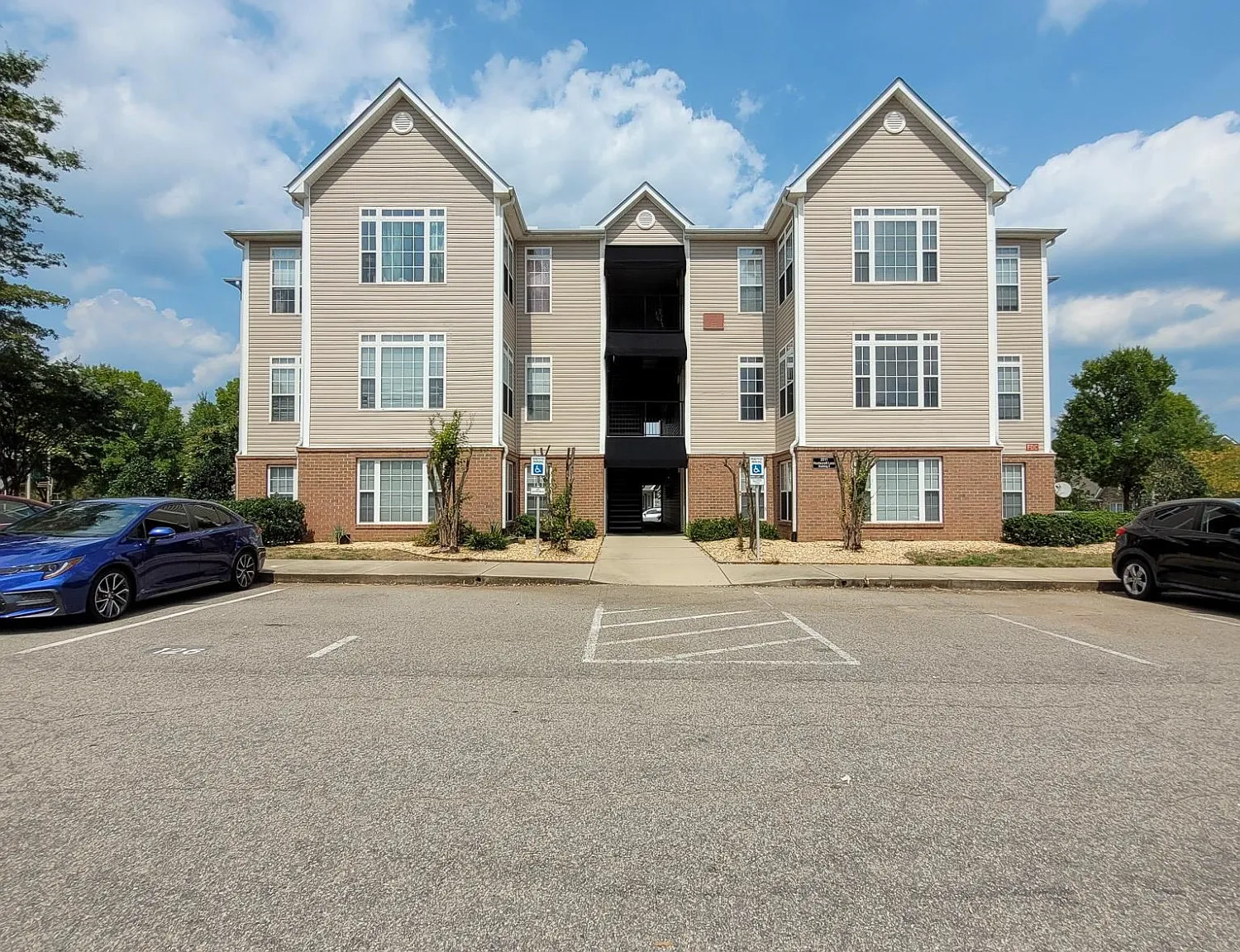 1 bed, 1.5 bath, $1,225 — Photo 1