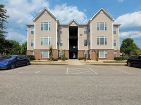 2511 Huntscroft Ln