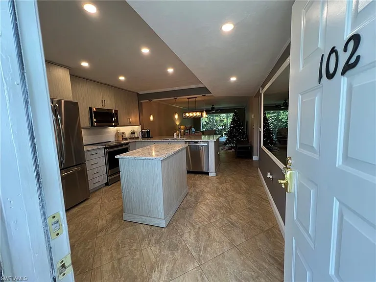 3051 Sandpiper Bay Cir #I102 — Photo 5