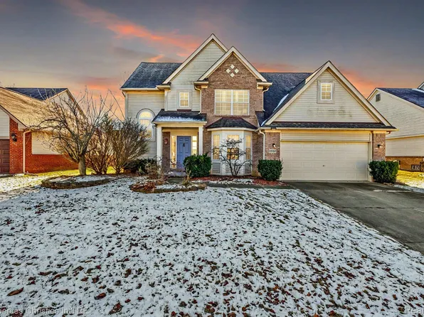 2597 Blue Heron Ln, Wixom, MI 48393