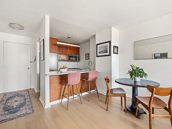 4th image of 1 Irving Pl APT G20c