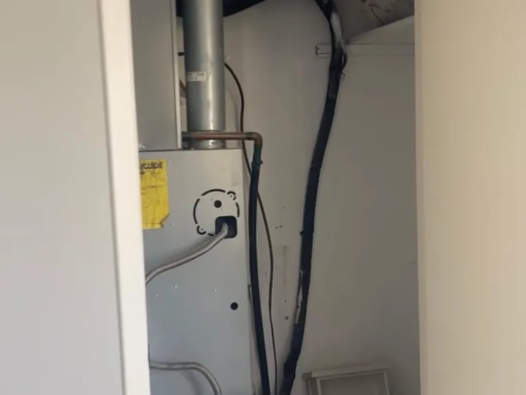 110 Laroe St — Photo 11