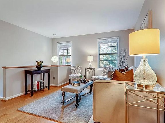3rd image of 1303 E Abingdon Dr APT 1