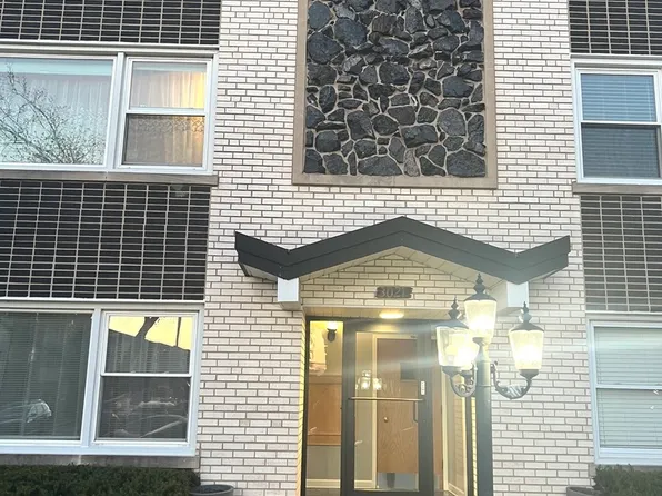 3021 Paris Ave APT 201, River Grove, IL 60171