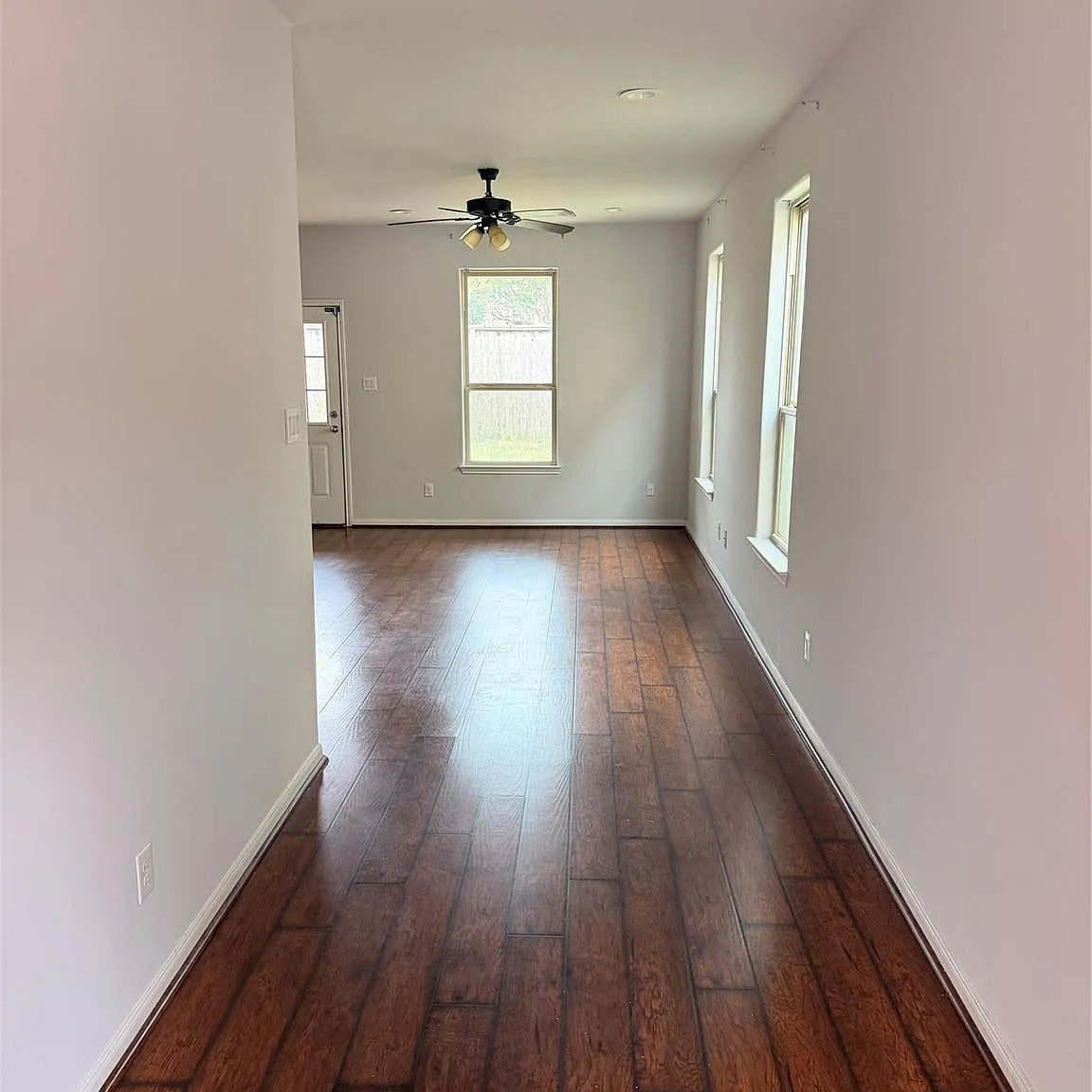 3 bed, 2.5 bath, 1883 sqft, $1,975 — Photo 1