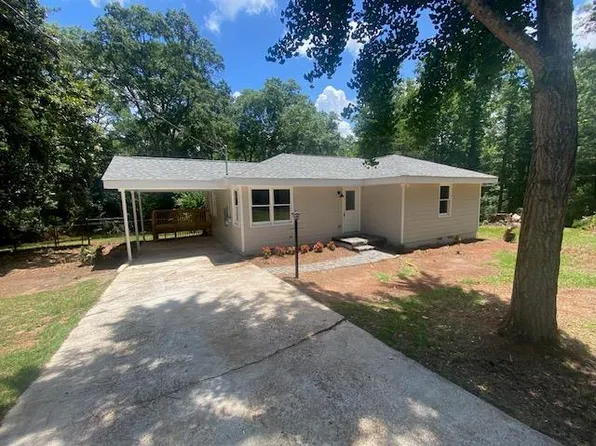332 Blanton St, Hamilton, GA 31811