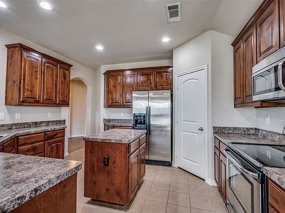 4th image of 9236 Diane Dr