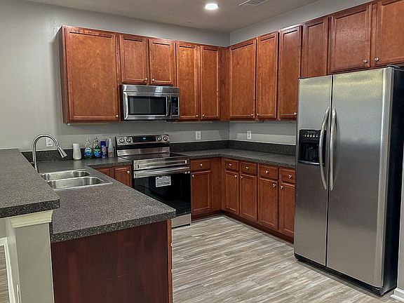 4th image of 912 Southmoor Dr Unit 203