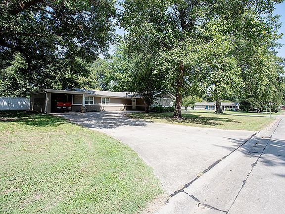 2nd image of 1001 Allen Blvd