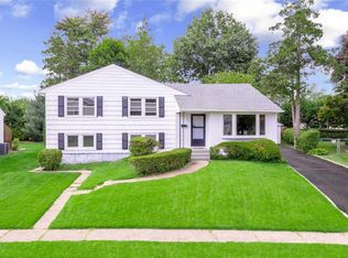 8 London Rd, Syosset, NY 11791