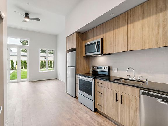 4th image of 44 6th Ave SE #112