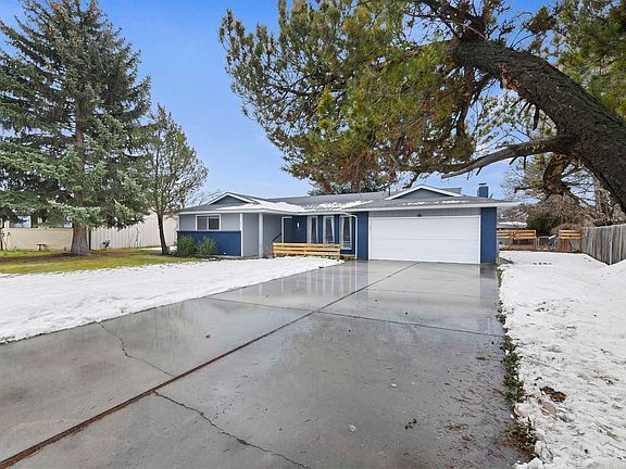 3rd image of 837 Cairn Dr