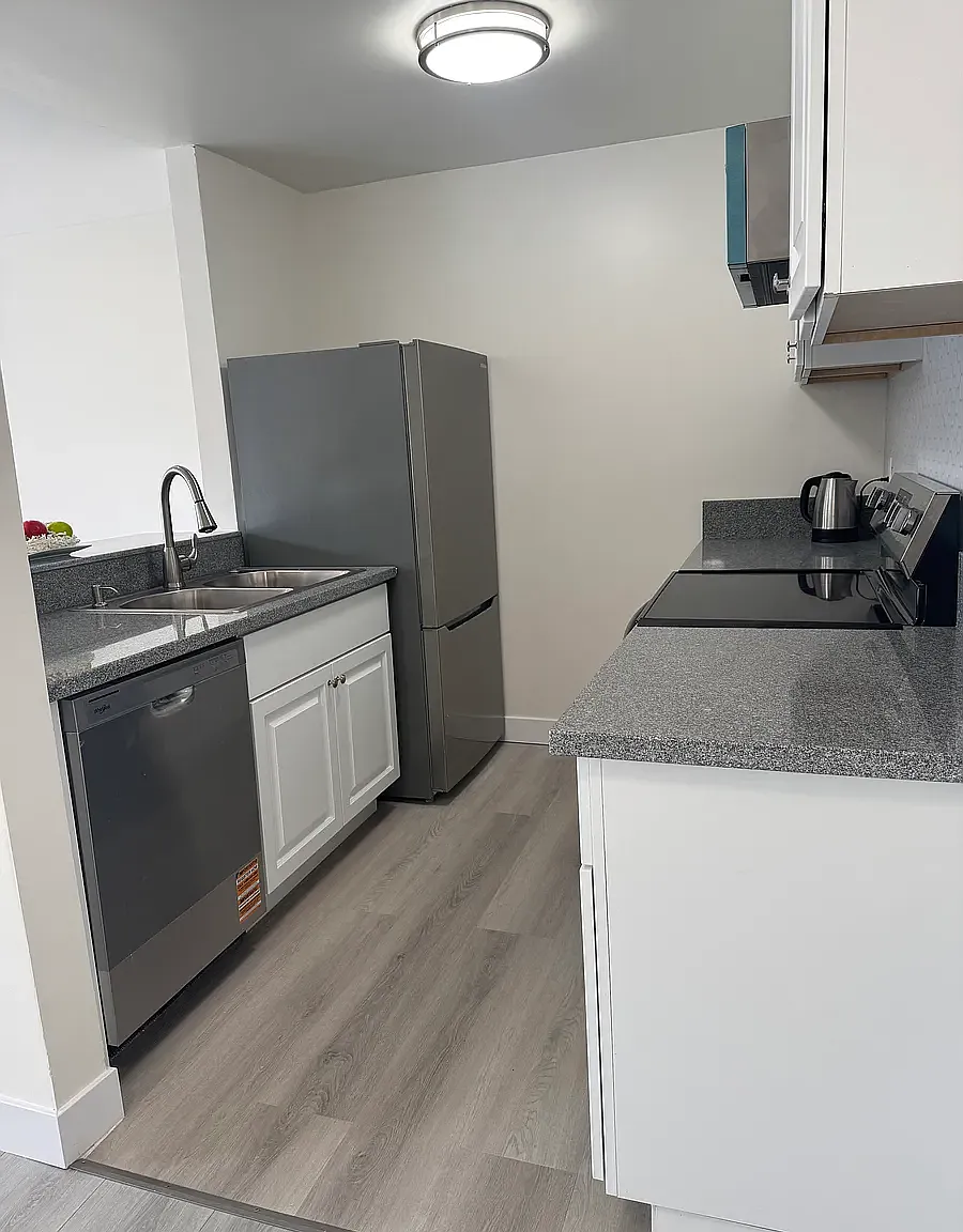142 Normandie Apartments — Photo 3