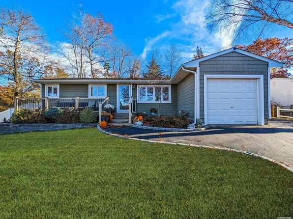 26 Matice Place, Ronkonkoma, NY 11779