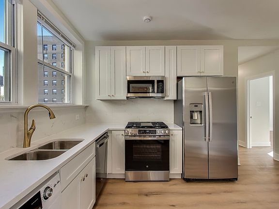 3rd image of 1060 W Granville Ave #39