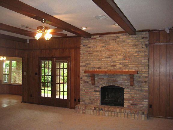 9ft Ceiling in Living Areas