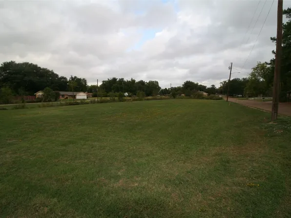 Spruce St, Van, TX 75790