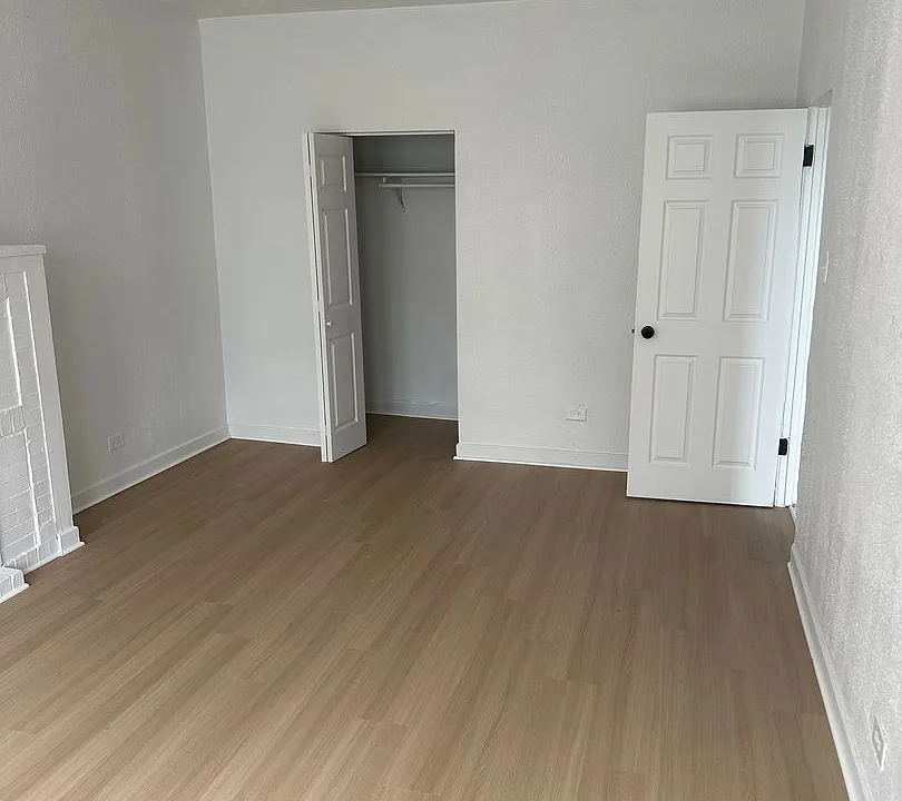 10-18 S Homan Ave
