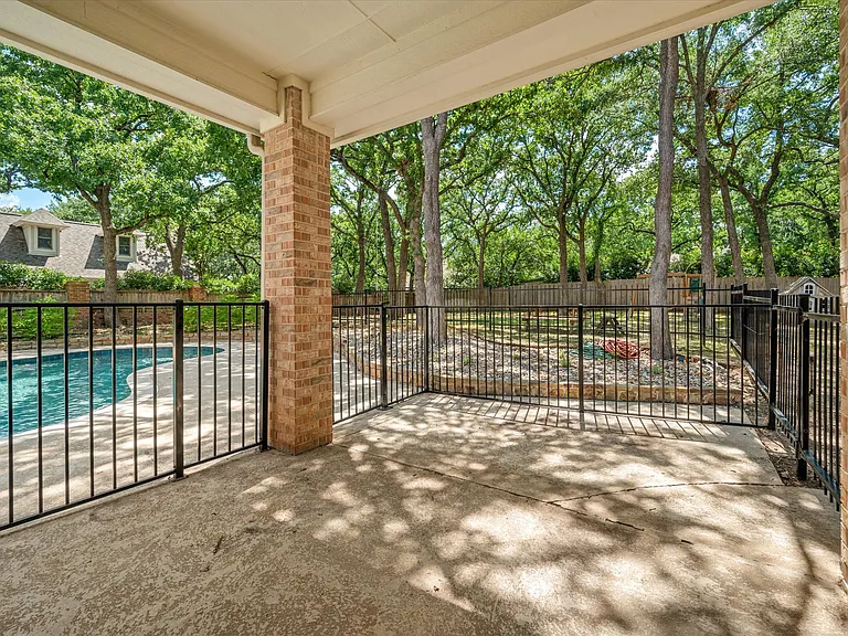 1004 Chimney Hill Trl — Photo 33