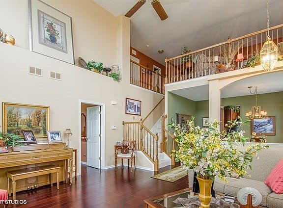 3rd image of 1261 Tamarack Dr