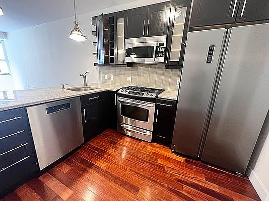 2nd image of 82-46 Kew Gardens Rd #2L