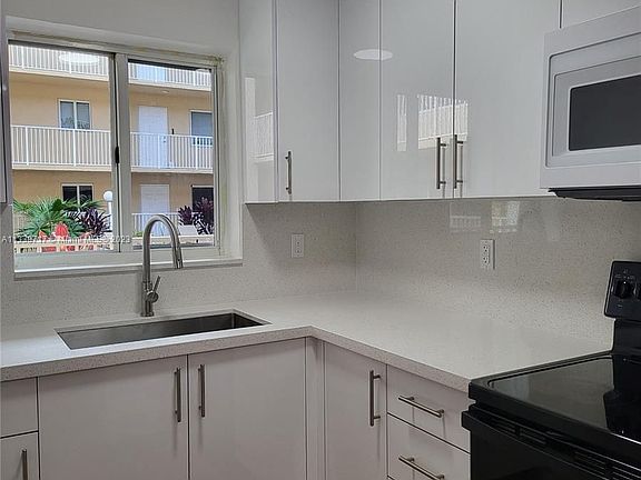 2nd image of 7910 Taft St APT 101