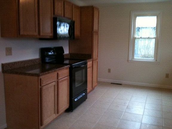 4th image of 106 Lauren Ave