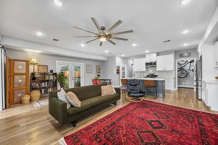 3 bed, 1764 sqft, $2,000 — Photo 2