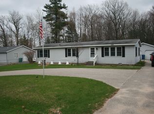 103 Crestview Rd, Houghton Lake, MI 48629