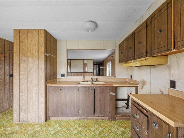 829 W Harbeck Rd, Grants Pass, OR 97527