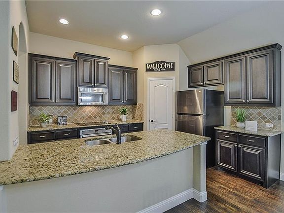 4th image of 2018 Bay Laurel Dr