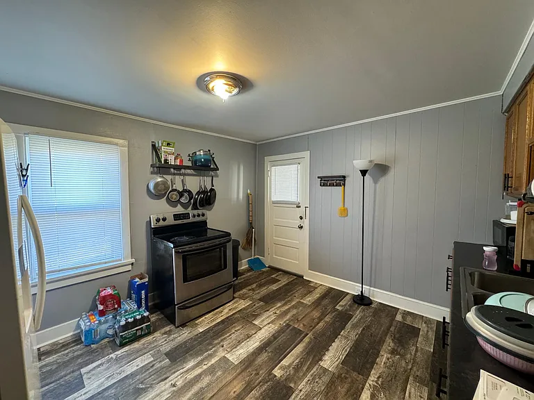 1636 Superior Ave — Photo 11