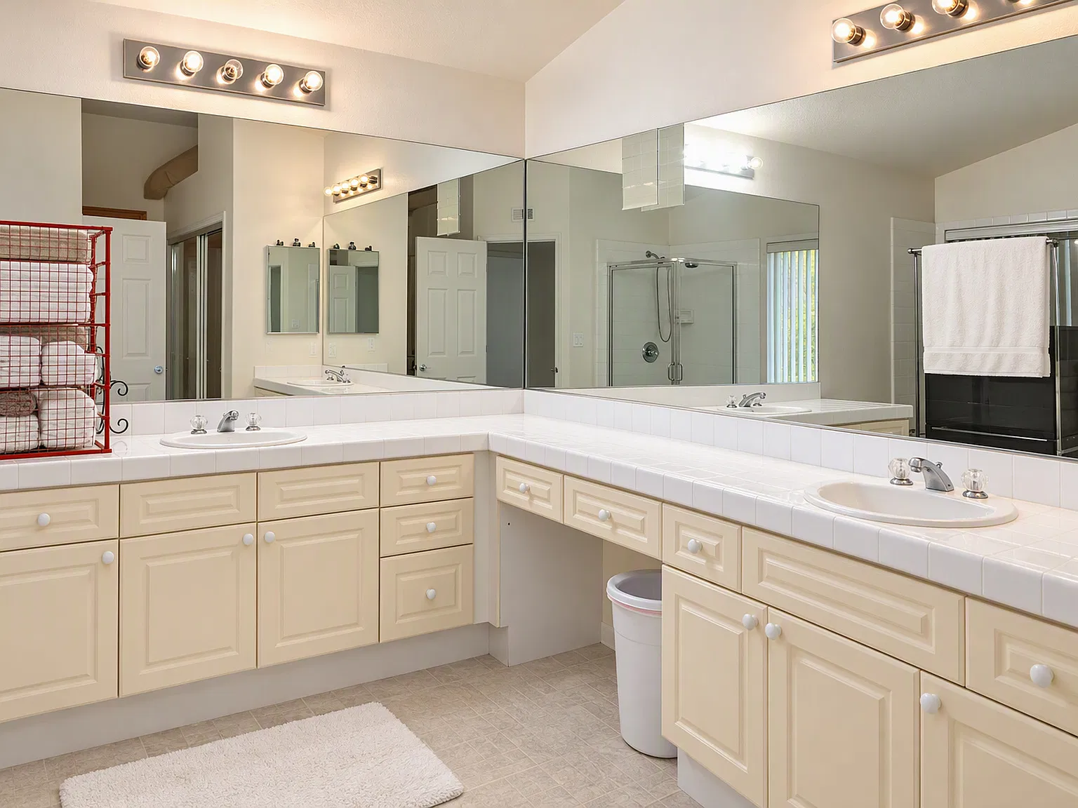 5 bed, 2765 sqft, $1,600 — Photo 4