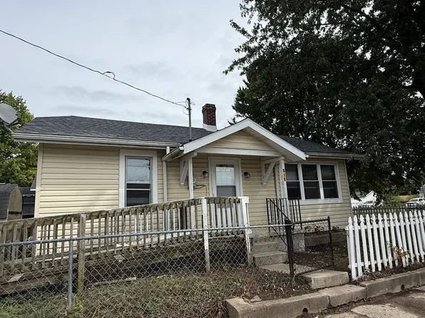 916 W 14th St, Muncie, IN 47302