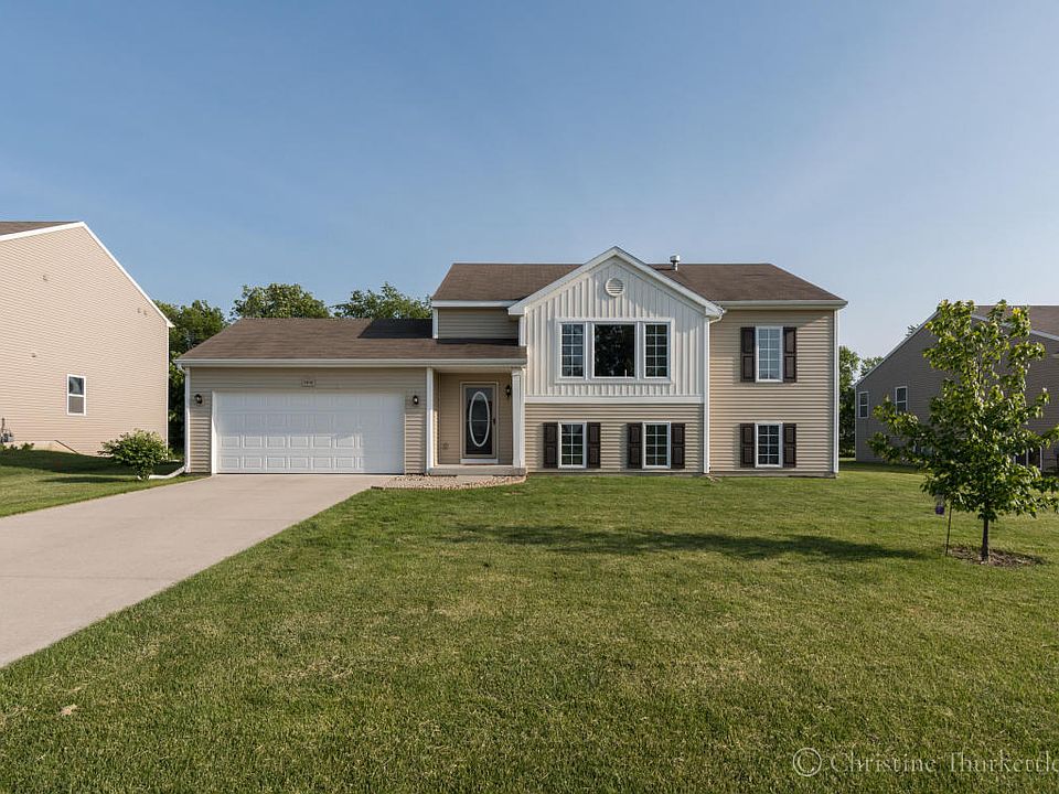 1st image of 1616 Crescent Pointe Dr SE