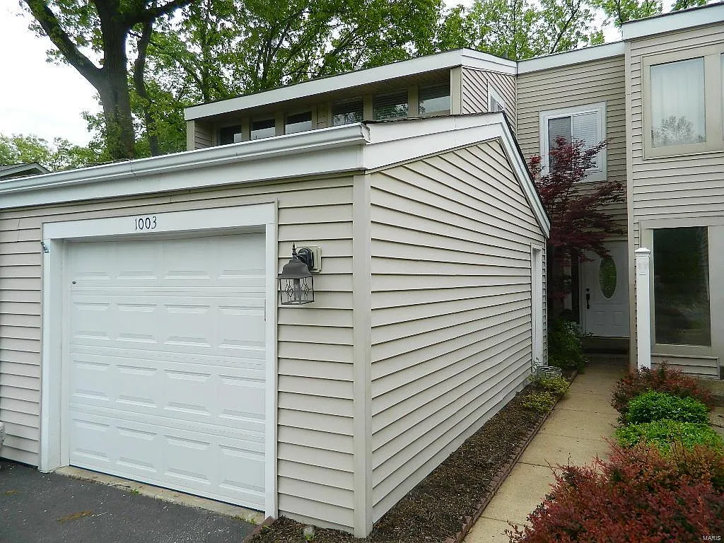 1003 Fairways Dr photo 1