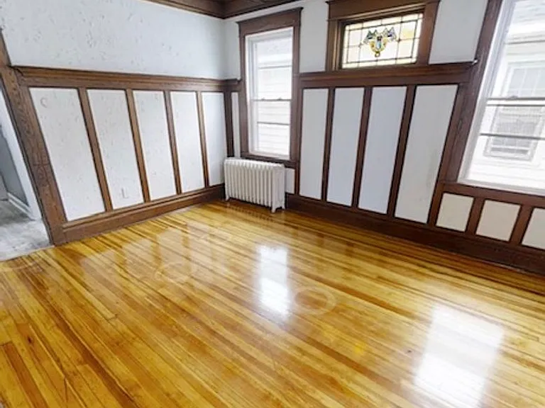 812 Myrtle Ave — Photo 1