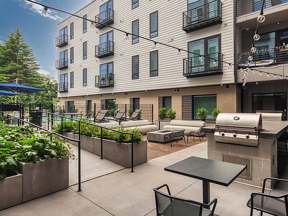 Outdoor Kitchen and Grilling stations